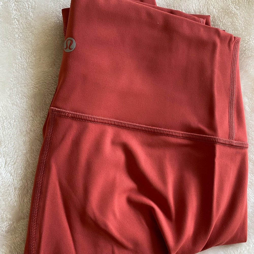 LULU LEMON SIZE 6 - 28” LEGGINGS